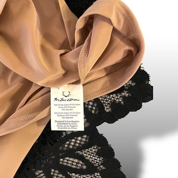 FOR LOVE & LEMONS Lace Pattern Mini Skirt
|Size: XS| - Picture 7 of 8